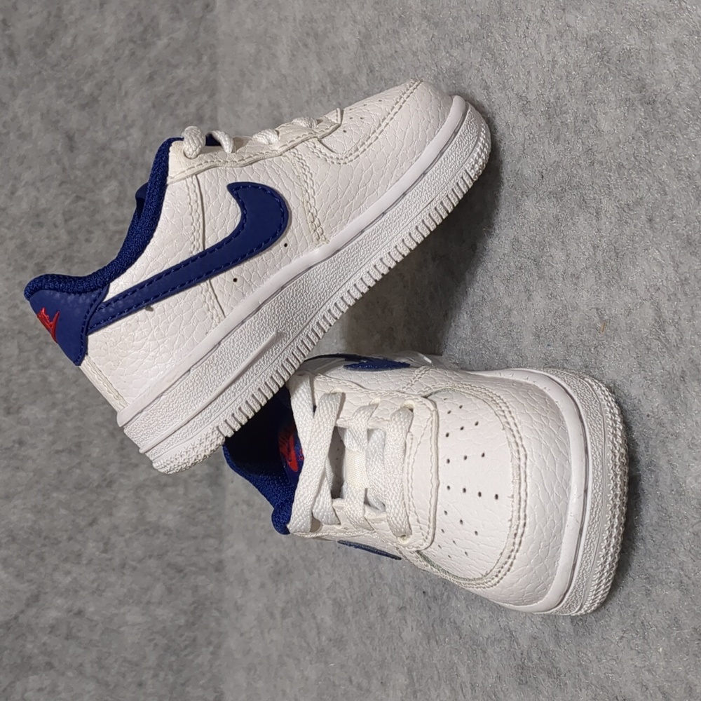 Nike Air Force 1 Toddler White  Blue Low Sneakers Size 5c - Picture 4 of 8